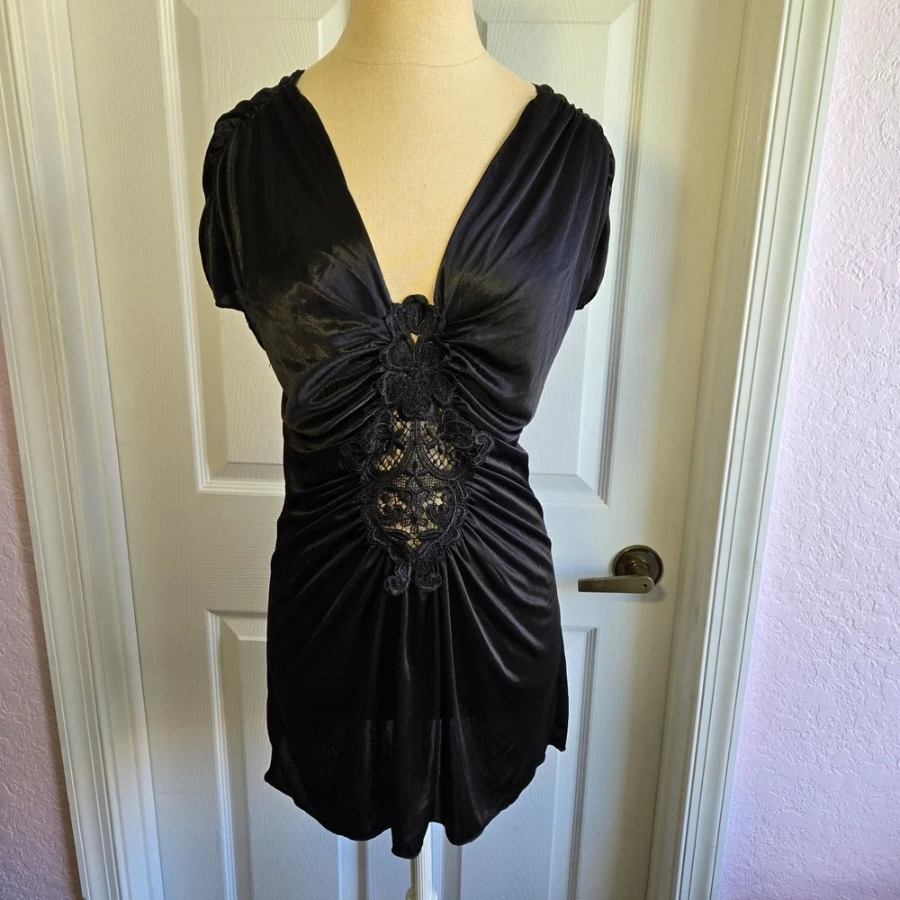 Charlotte Russe Vintage Black Long Shirt Tunic Top Size Large Low Open Back - Picture 1 of 9